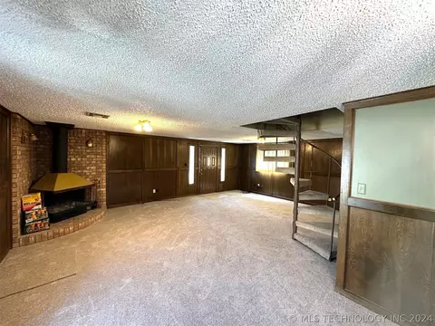 321 E Willow St, Henryetta, OK 74437 photo 3
