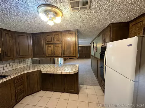 321 E Willow St, Henryetta, OK 74437 photo 5