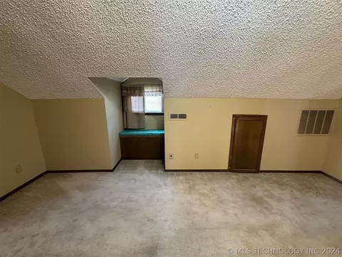 321 E Willow St, Henryetta, OK 74437 photo 14
