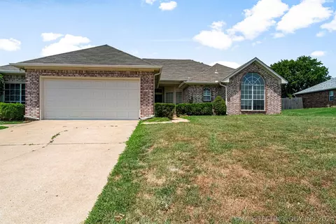 8312 E Lansing St, Broken Arrow, OK 74014 photo 1