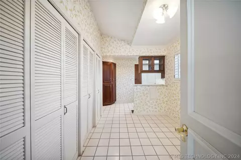 2120 E 60th Street J2, Tulsa, OK 74105 photo 10
