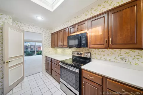 2120 E 60th Street J2, Tulsa, OK 74105 photo 15