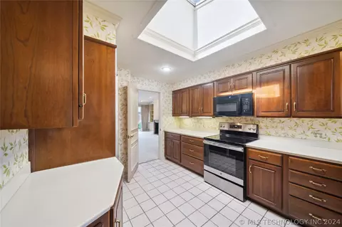 2120 E 60th Street J2, Tulsa, OK 74105 photo 14