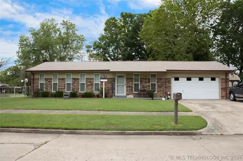 1748 Southridge Dr, Pryor, OK 74361