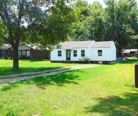 324 W Cypress St, Coweta, OK 74429