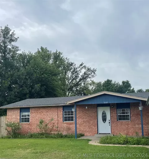 1602 E 3rd St, Okmulgee, OK 74447 photo 2