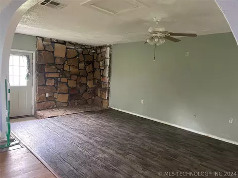 1602 E 3rd St, Okmulgee, OK 74447 photo 5