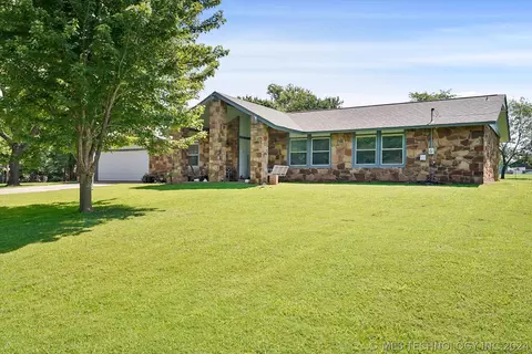 15831 S 294th East Ave, Coweta, OK 74429