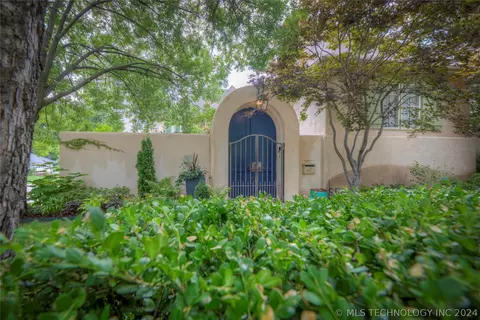 1601 S Carson Ave, Tulsa, OK 74119