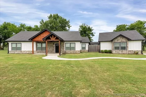 368 Twin Creeks Ln, Pryor, OK 74361