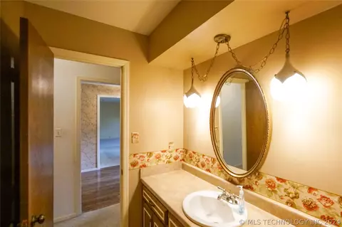 2413 Timber Ter, Ada, OK 74820 photo 27