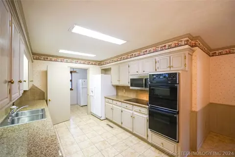 2413 Timber Ter, Ada, OK 74820 photo 13
