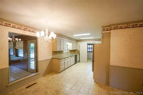 2413 Timber Ter, Ada, OK 74820 photo 10