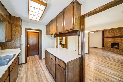 8732 E 39th St, Tulsa, OK 74145 photo 8