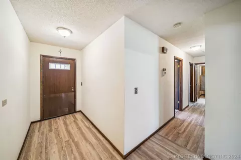 8732 E 39th St, Tulsa, OK 74145 photo 3