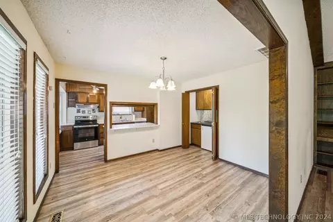 8732 E 39th St, Tulsa, OK 74145 photo 6