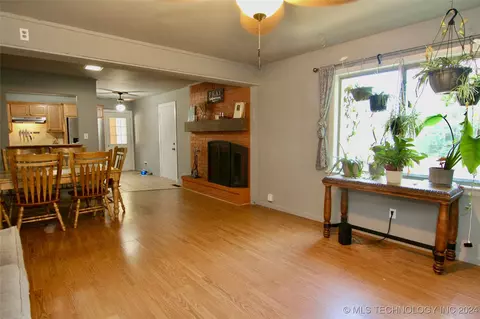 8277 E 34th St, Tulsa, OK 74145 photo 4