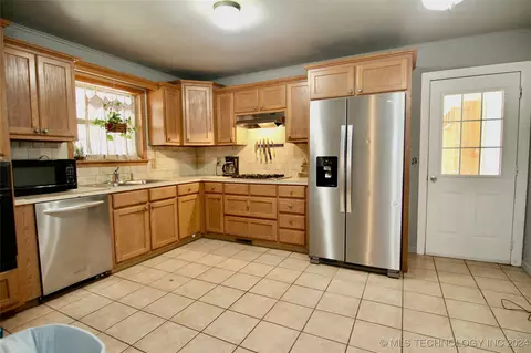 8277 E 34th St, Tulsa, OK 74145 photo 6