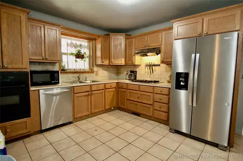 8277 E 34th St, Tulsa, OK 74145 photo 5