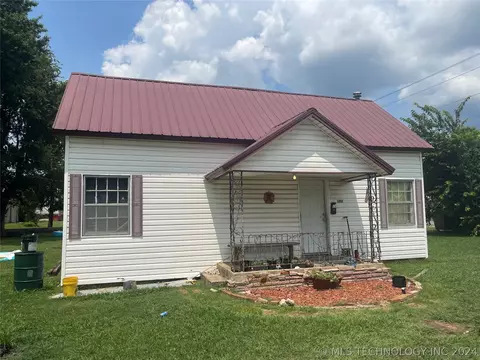 103 W Pine St, Stilwell, OK 74960