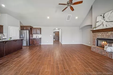 1305 E 134th St, Glenpool, OK 74033 photo 13