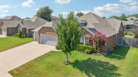 1305 E 134th St, Glenpool, OK 74033 photo 2