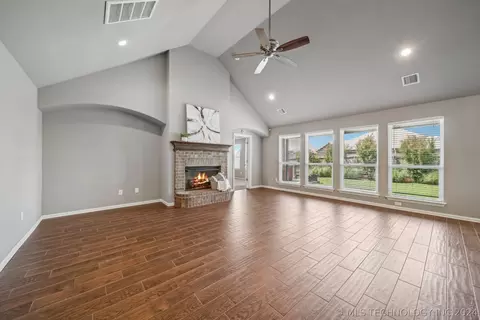 1305 E 134th St, Glenpool, OK 74033 photo 11