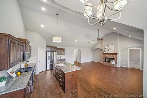 1305 E 134th St, Glenpool, OK 74033 photo 23