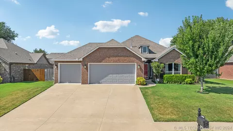 1305 E 134th St, Glenpool, OK 74033 photo 4