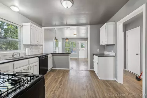 6710 E 8th St, Tulsa, OK 74112 photo 6
