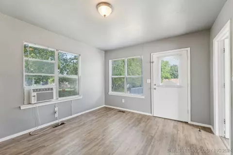 6710 E 8th St, Tulsa, OK 74112 photo 2