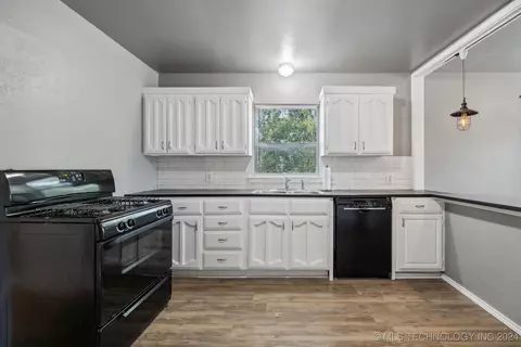 6710 E 8th St, Tulsa, OK 74112 photo 5