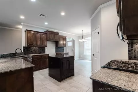7502 E Jackson Pl, Broken Arrow, OK 74014 photo 9
