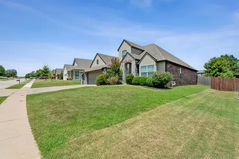 7502 E Jackson Pl, Broken Arrow, OK 74014 photo 2