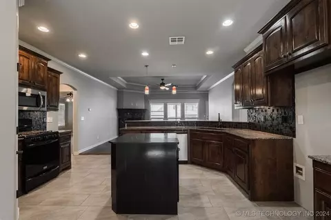 7502 E Jackson Pl, Broken Arrow, OK 74014 photo 10
