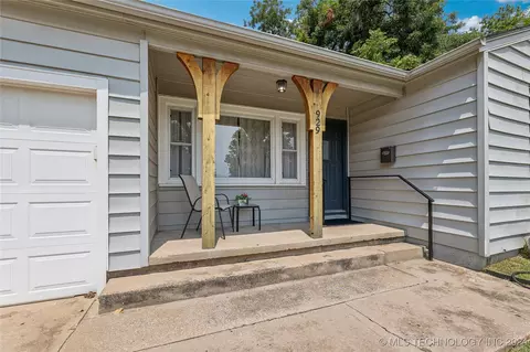 929 E 37th St, Tulsa, OK 74105 photo 2