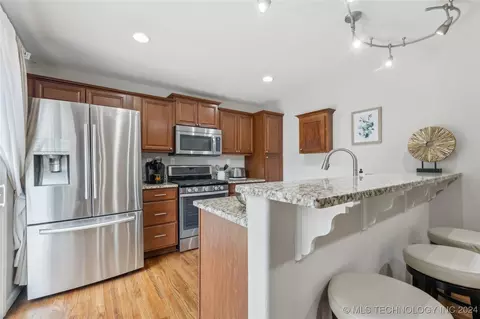 929 E 37th St, Tulsa, OK 74105 photo 8