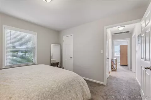 929 E 37th St, Tulsa, OK 74105 photo 13