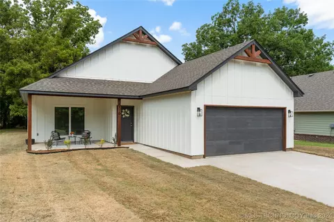 616 S Atoka Ave, Coweta, OK 74429