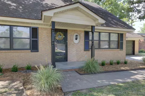 1566 E 58th St, Tulsa, OK 74105 photo 2