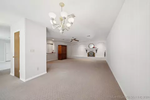 5813 E 62nd Pl, Tulsa, OK 74136 photo 7