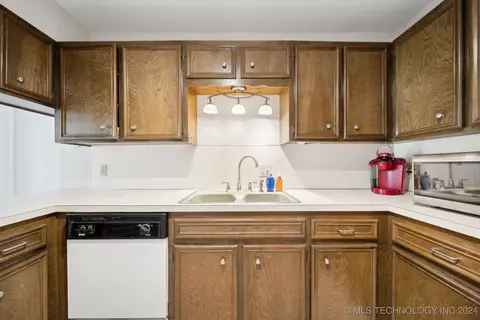 5813 E 62nd Pl, Tulsa, OK 74136 photo 15