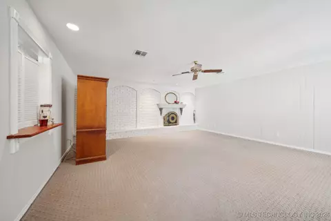 5813 E 62nd Pl, Tulsa, OK 74136 photo 6