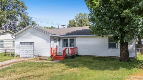 313 SE 12th St, Pryor, OK 74361