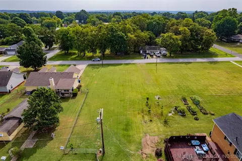 S White Avenue, Wagoner, OK 74467 photo 4