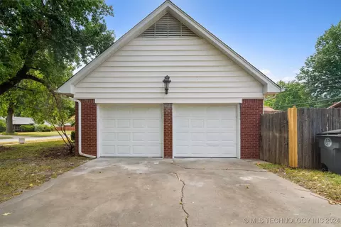 1715 E 59th St, Tulsa, OK 74105 photo 4
