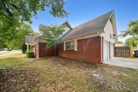 1715 E 59th St, Tulsa, OK 74105 photo 3