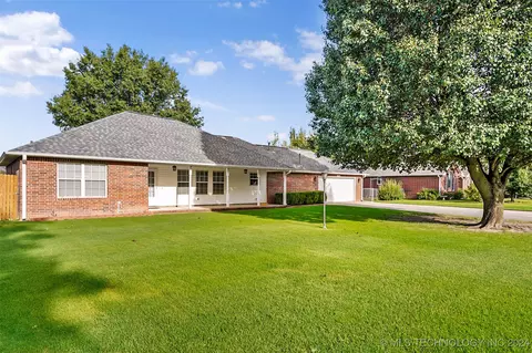 2780 S Oklahoma St, Pryor, OK 74361