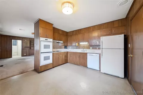 809 W Spring Ave, Checotah, OK 74426 photo 10