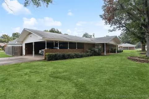 809 W Spring Ave, Checotah, OK 74426 photo 16